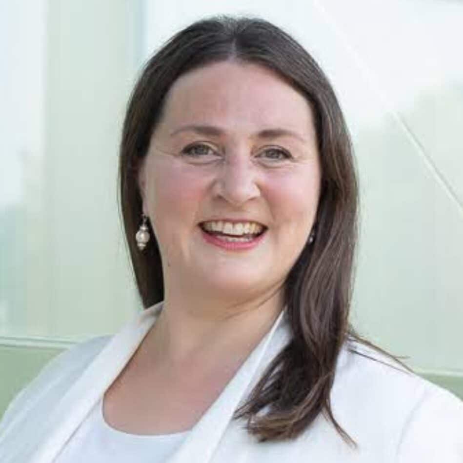 Dr. Vanessa Timmer (1) Dr. Vanessa Timmer